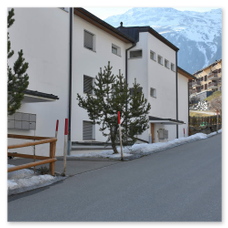 Blick zum Haupteingang