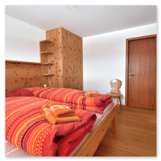 Schlafzimmer in Arvenholz