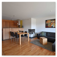 Blick auf Küche und Esszimmer